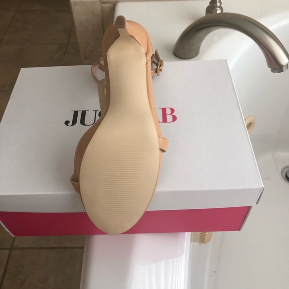 Sandals - Picture 1 of 3